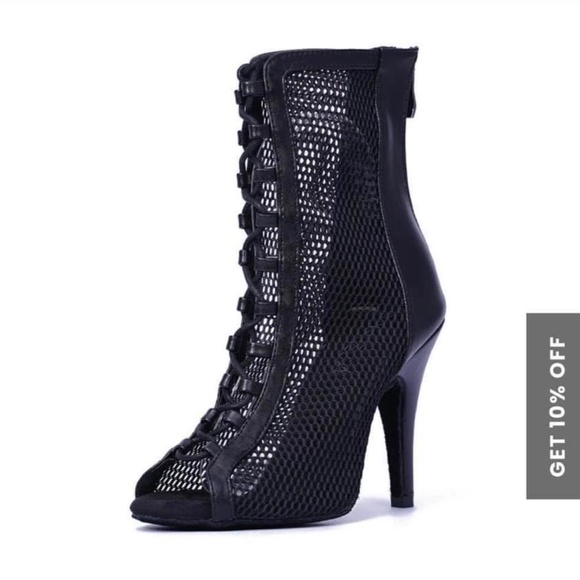 Joheela “Lisa” Heels - Picture 1 of 2